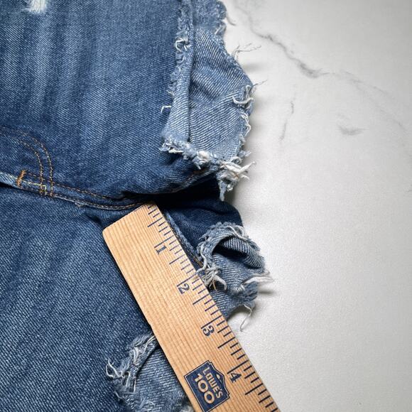 Levi's 501 Original Fit High Rise Women's Shorts Size 32 Distressed Button Fly - Picture 9 of 12